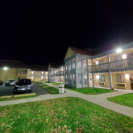 Travel Inn Motel Hartford Buitenkant foto