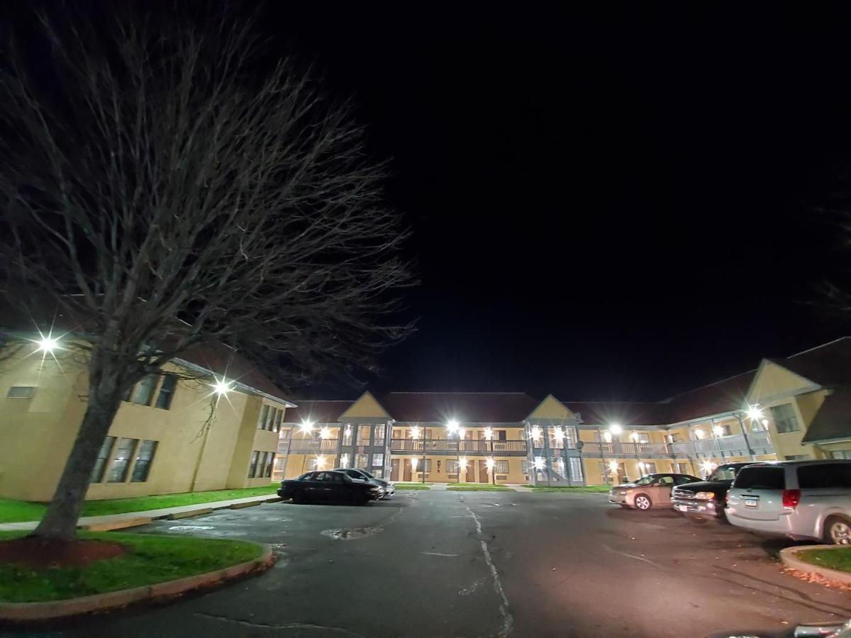 Travel Inn Motel Hartford Buitenkant foto