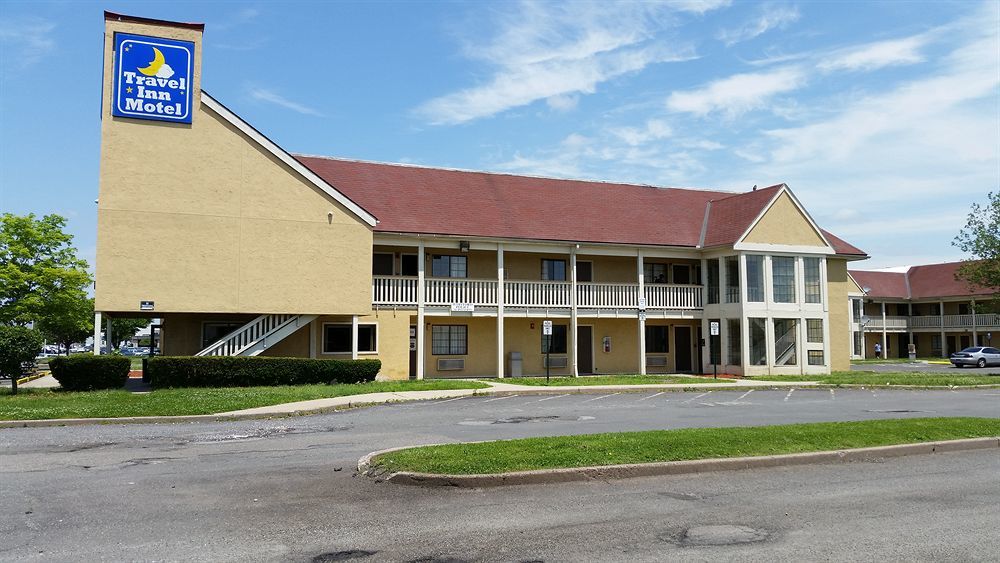 Travel Inn Motel Hartford Buitenkant foto