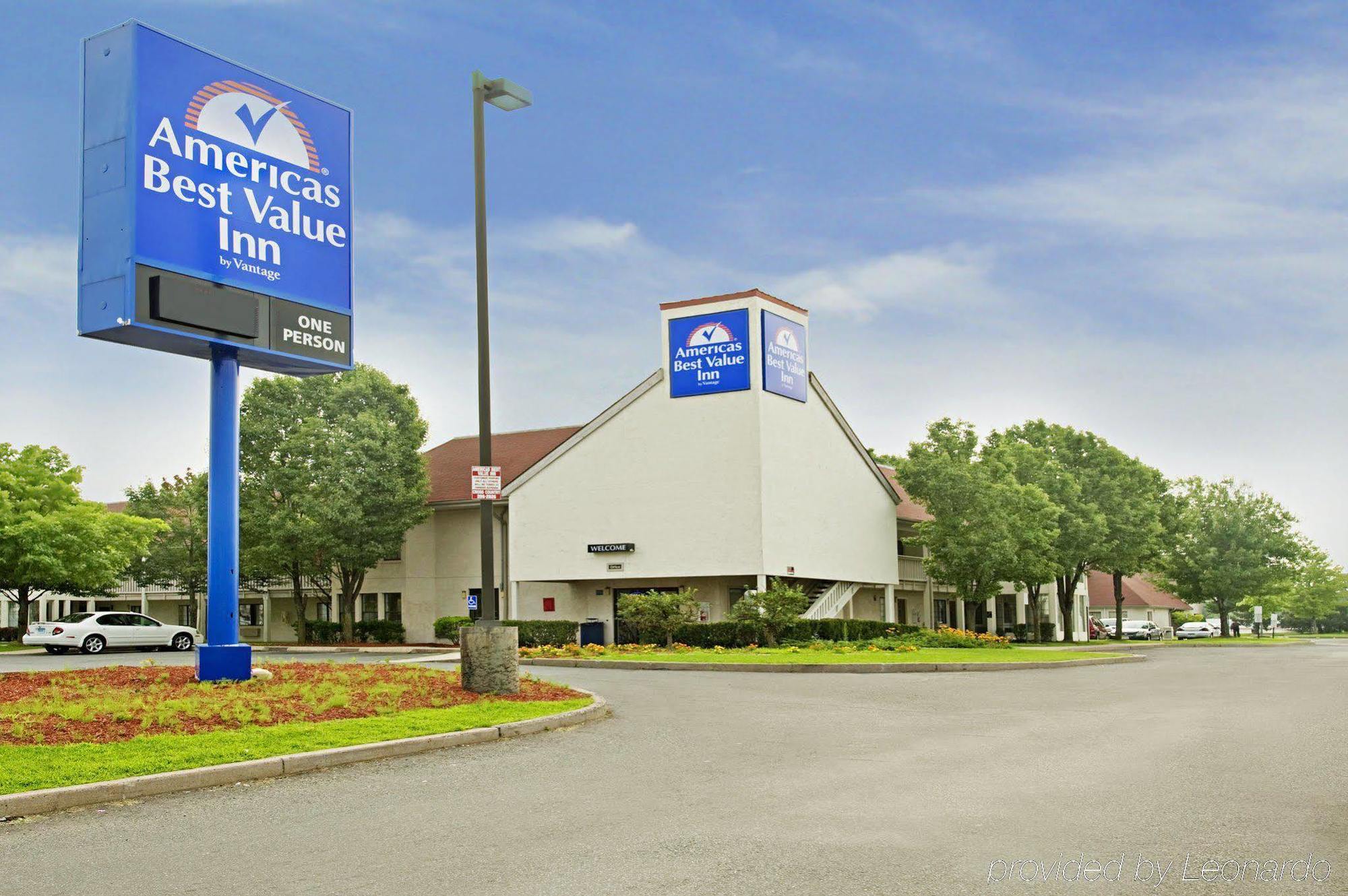 Travel Inn Motel Hartford Buitenkant foto