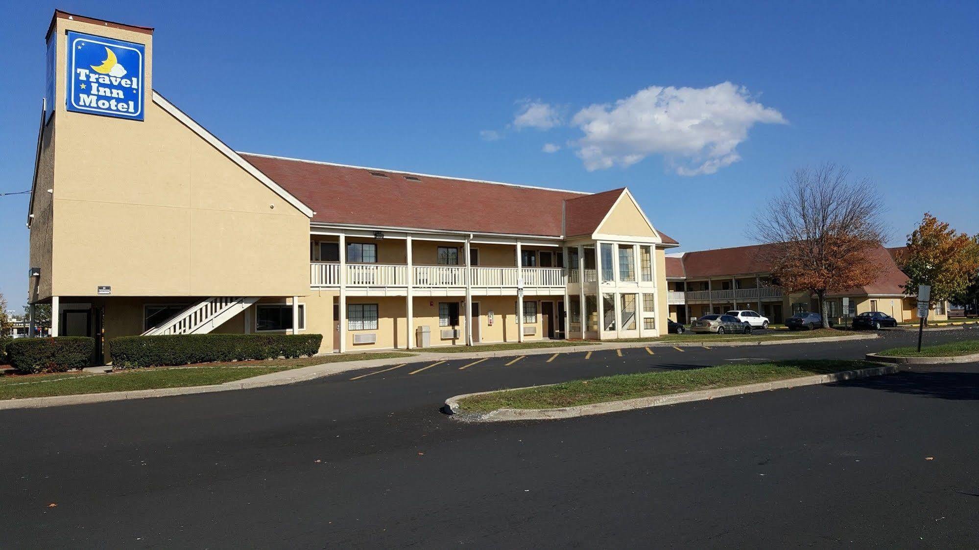 Travel Inn Motel Hartford Buitenkant foto