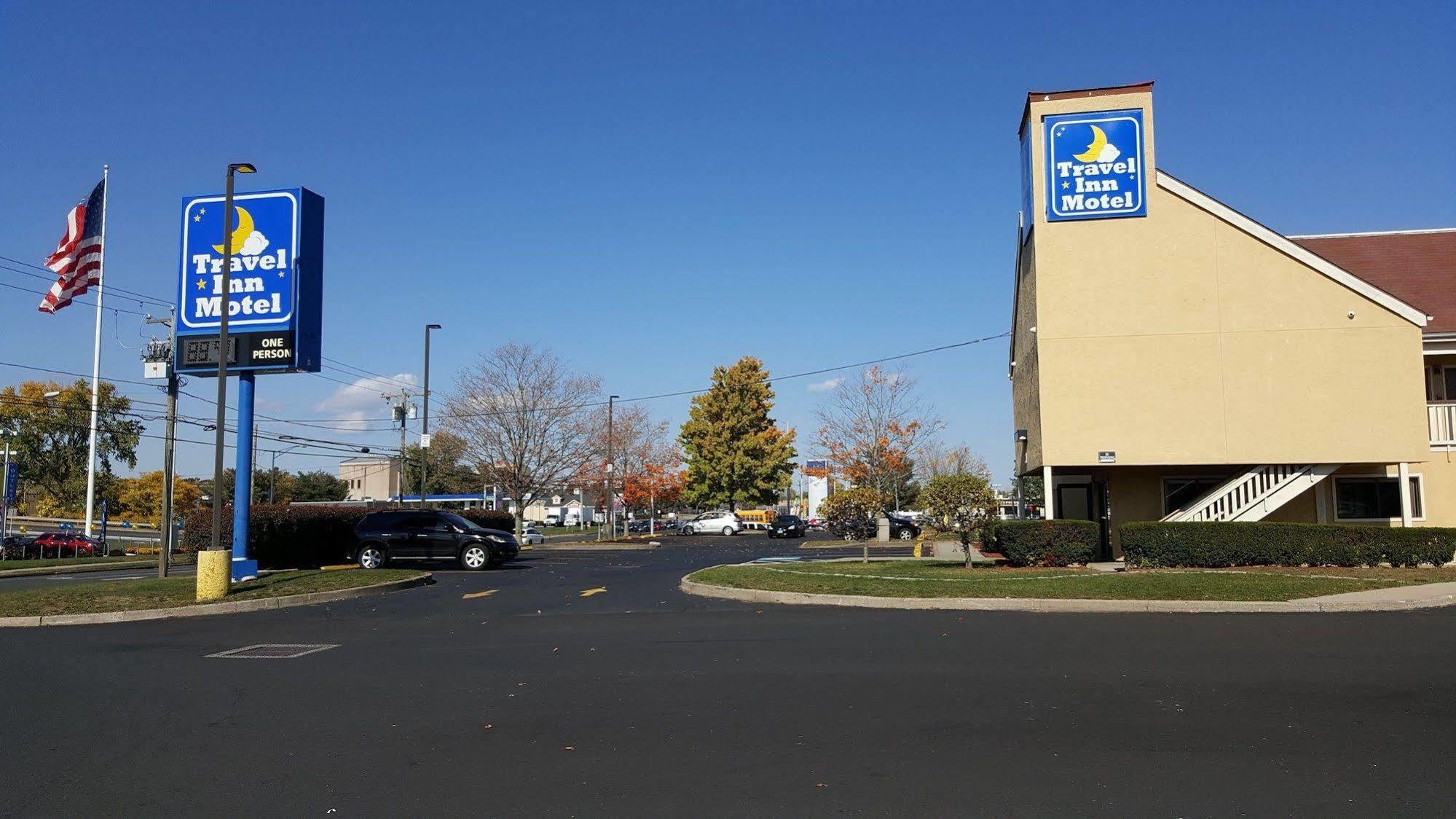 Travel Inn Motel Hartford Buitenkant foto